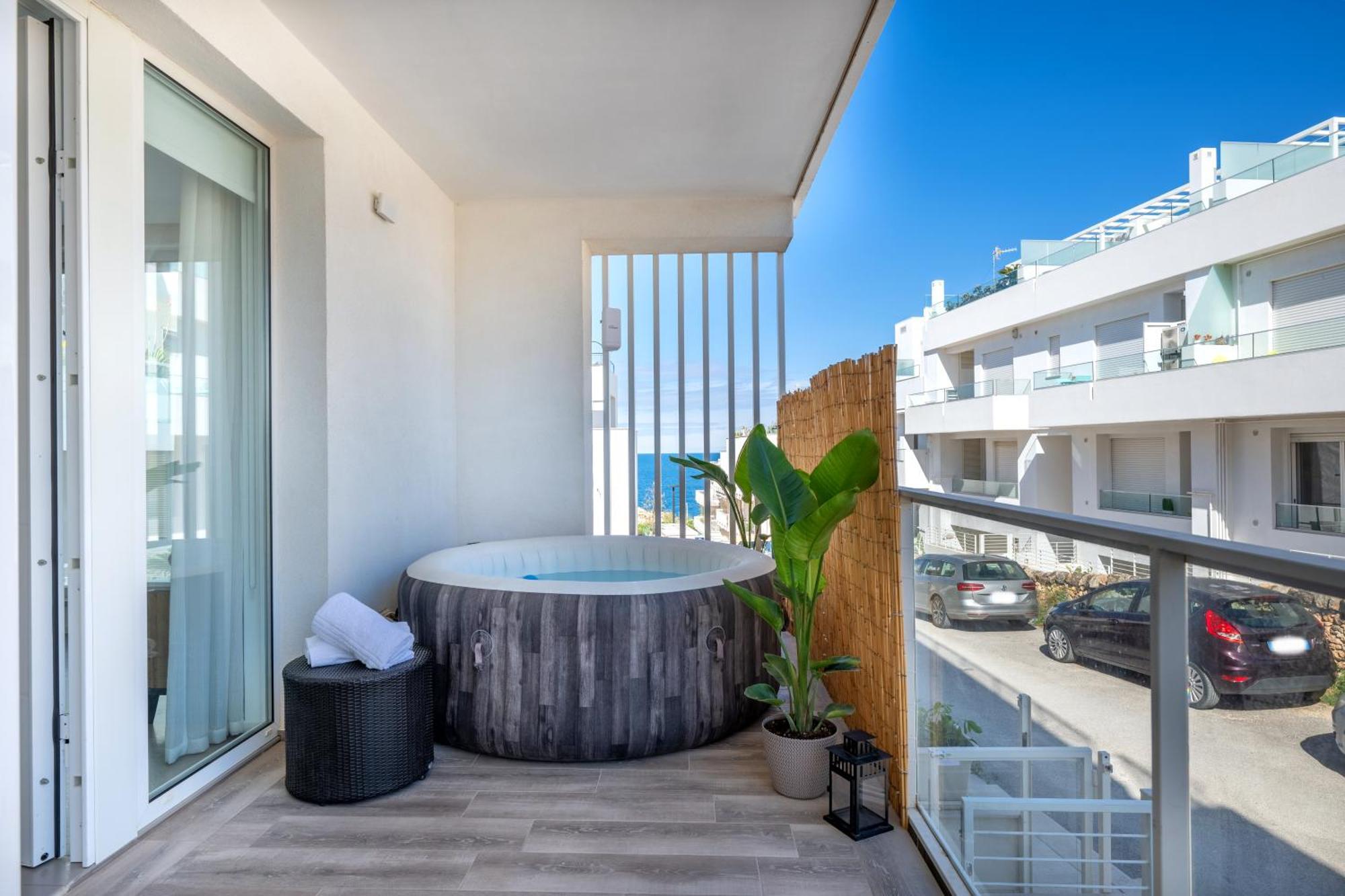 Exclusive Deluxe Apt Up To 6 People & Heated Tub بولينيانو آ ماري المظهر الخارجي الصورة