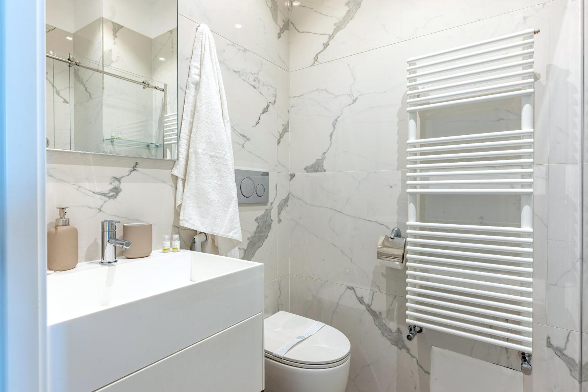 Exclusive Deluxe Apt Up To 6 People & Heated Tub بولينيانو آ ماري المظهر الخارجي الصورة